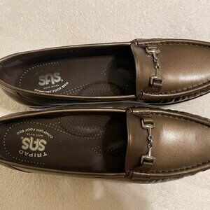Bronze Brown SAS loafers New In Box Size 7.5 Slim, COMFY, SUPPORTIVE,